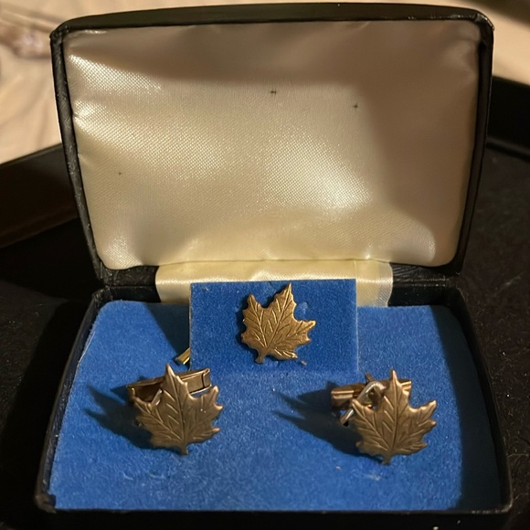 Vintage Other - Vtg Bronze Maple Leaf Tie Tac & Cuff Links Set, in Box, NOS